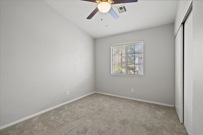 Building Photo - Contemporary 3 Bedroom Townhouse in Gated Community