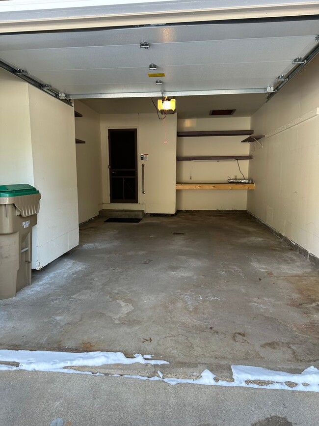 Building Photo - 515-517 Bridgewater