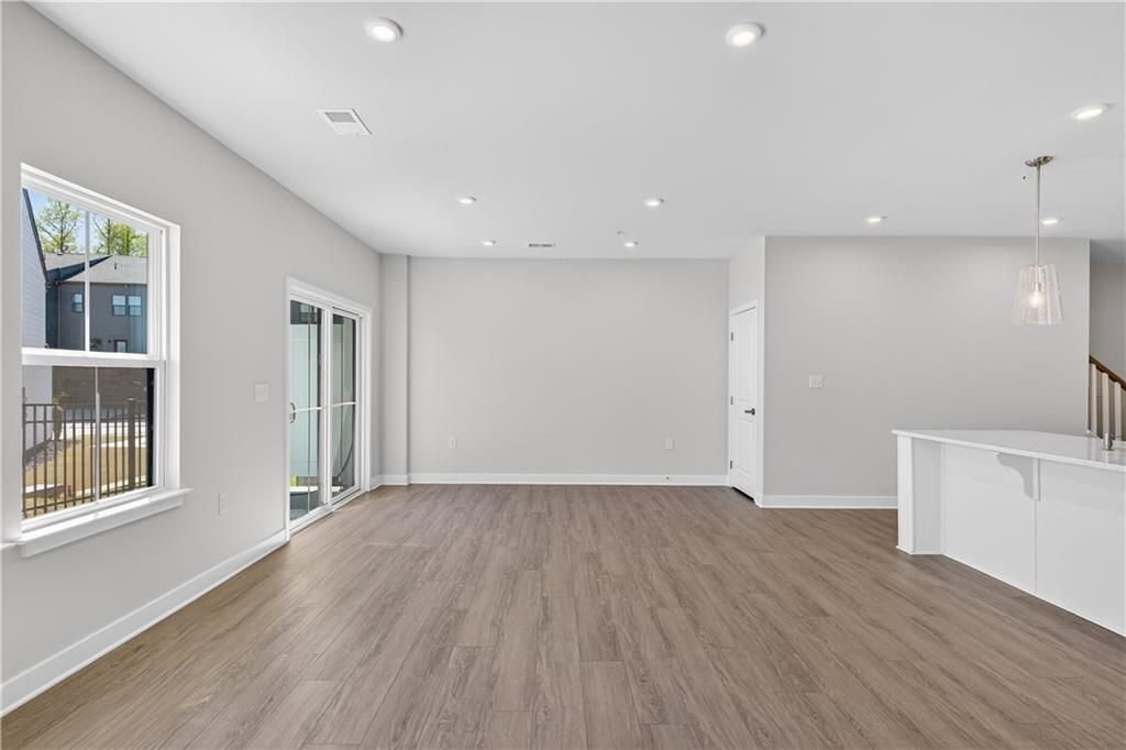 Building Photo - 325 Enchanted Ct