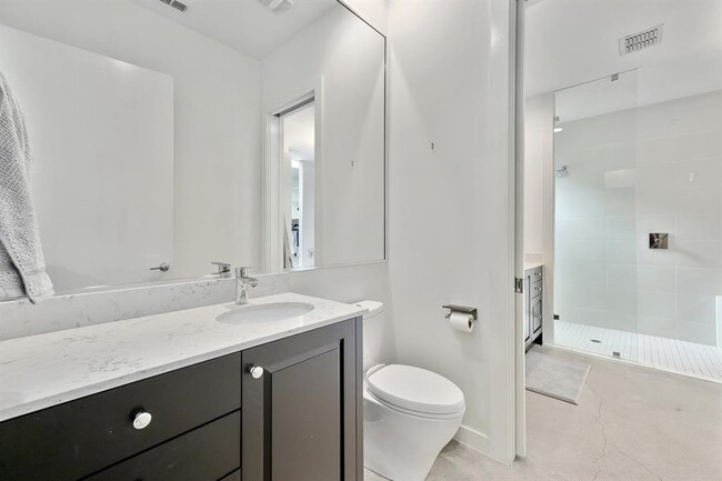 Building Photo - 1208 Hillside Ave