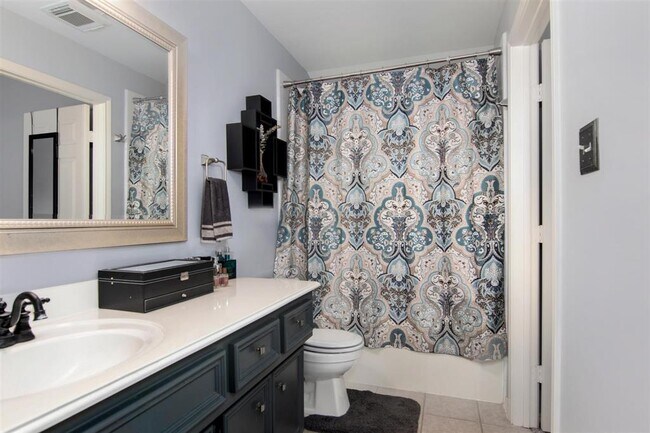 Building Photo - 2236 Ann St