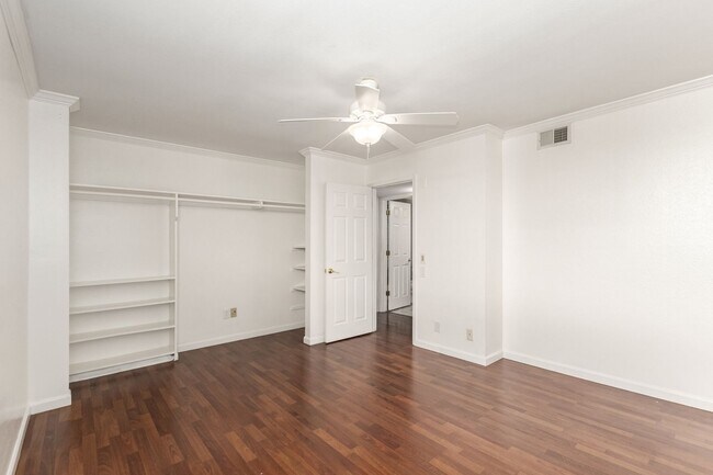 Building Photo - Phoenix apartment in ideal location!
