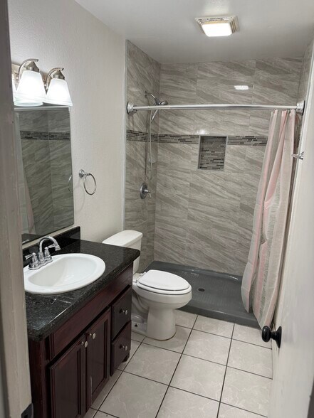 upstairs full bath - 2304 Shidler Dr