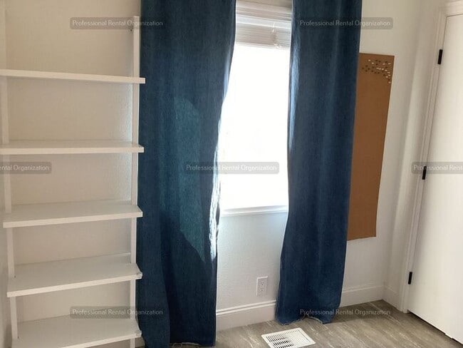 Building Photo - Wine Country Living at Its Finest