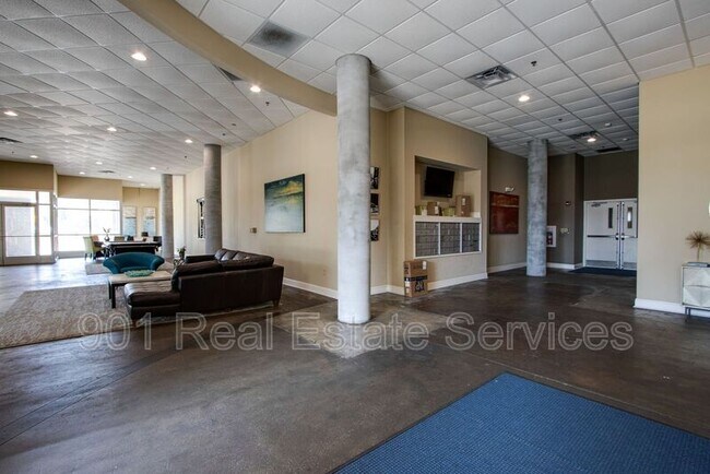 Building Photo - 648 Riverside Drive