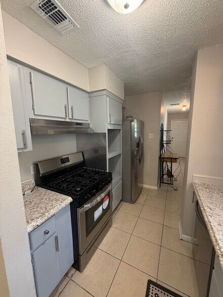 Building Photo - 417 De Armas St