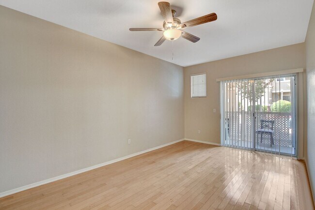 Building Photo - Beautiful  2bed 2bath Gated Community