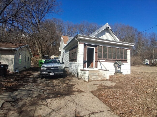 Building Photo - 1117 NE Glendale Ave