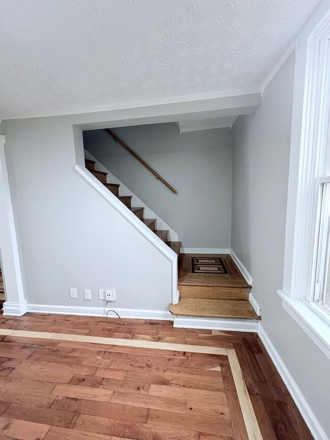 Building Photo - Charming 4 beds 3 baths in Reynoldsbug!