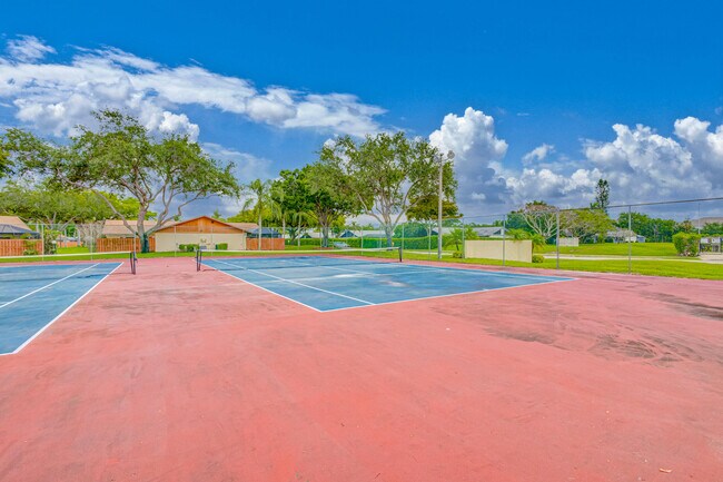 Building Photo - 1240 Summit Pl Cir