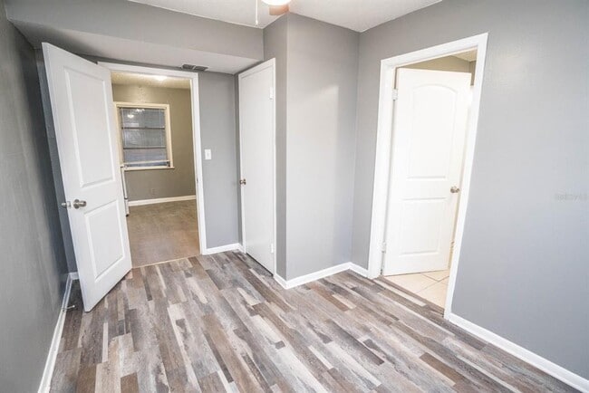 Building Photo - 2315 W Rio Vista Ave