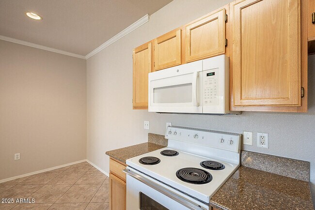 Building Photo - 5401 E Van Buren St