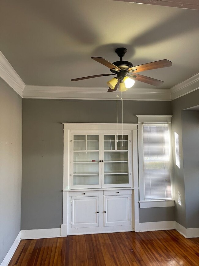Building Photo - Charming 2br/1ba