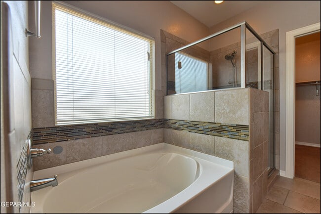Building Photo - 6560 Westfield Dr