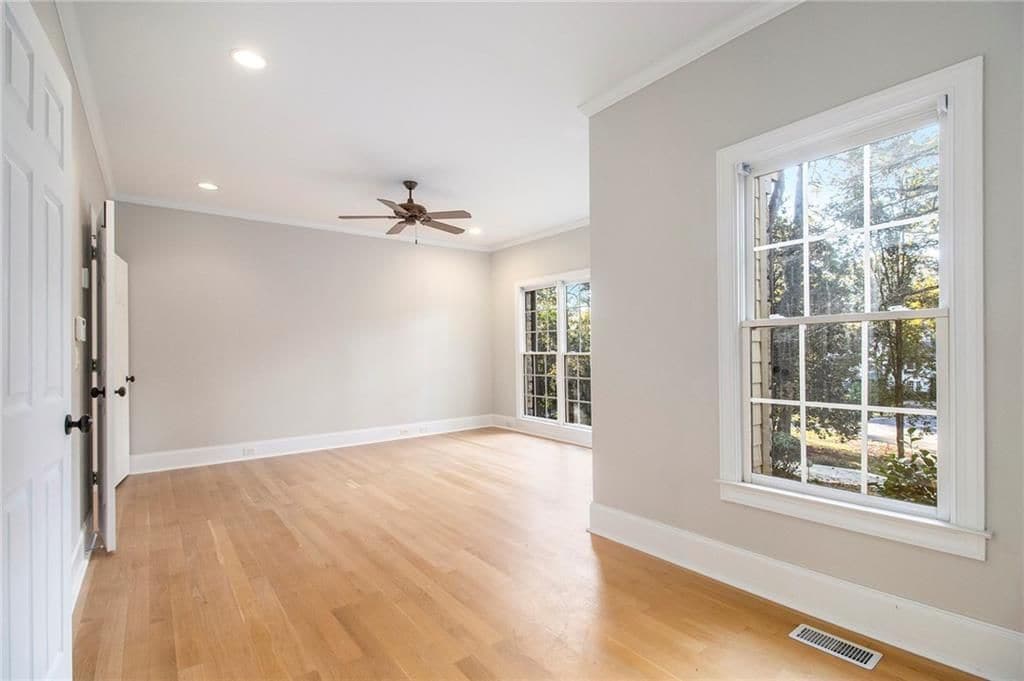 Building Photo - 960 Landmark Dr NE