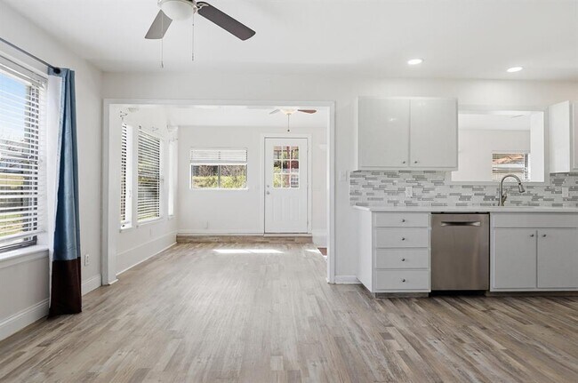 Building Photo - 128 Skyview Terrace