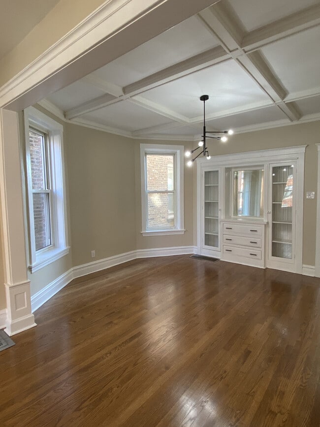 Building Photo - 3749 W Wrightwood Ave