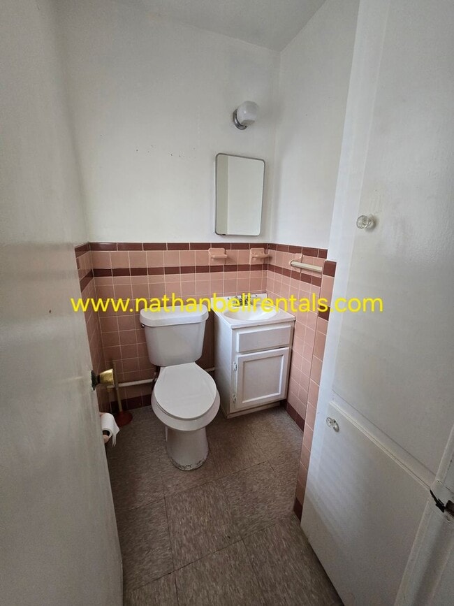 Building Photo - 3165 E Houston St