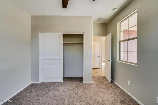 Building Photo - 1674 W Pelican Dr