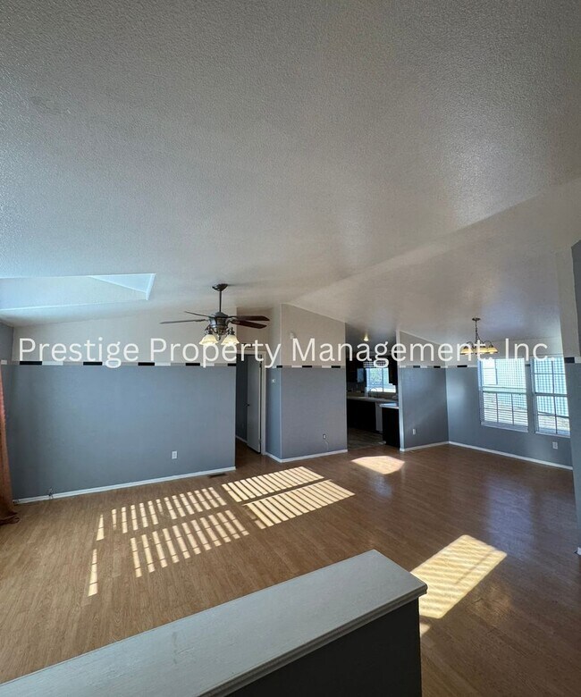 Building Photo - This 4/2 Vail Manufactured Home Is On A 1 Acre Lot!!!