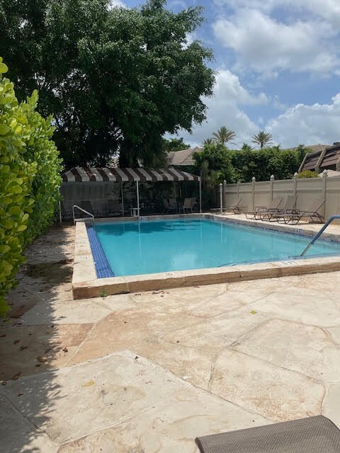 Building Photo - 4657 Fountains Dr S