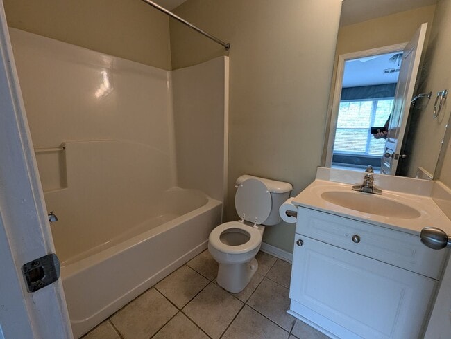 Building Photo - 3 Bed/3 Bath Apartment in the Woodlands Community w/ Resort-Style Amenities