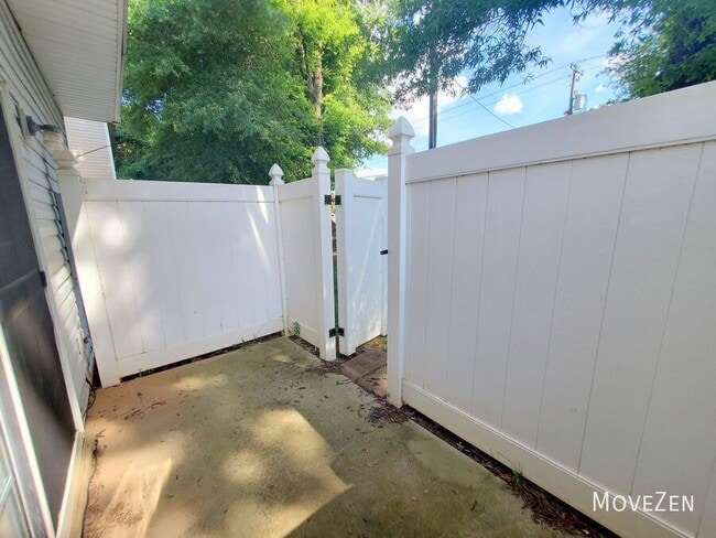 Building Photo - 8955 Gerren Ct
