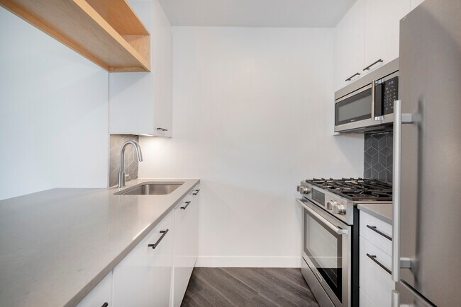 Interior Photo - 250 E Houston