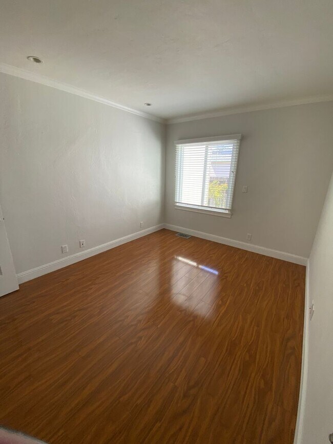 Building Photo - Cozy 2 bedroom 1 bath home Huntington Park