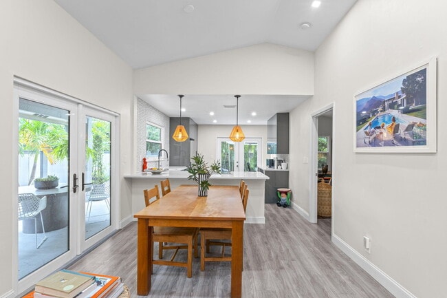 Building Photo - 2474 Bedford Mews Dr