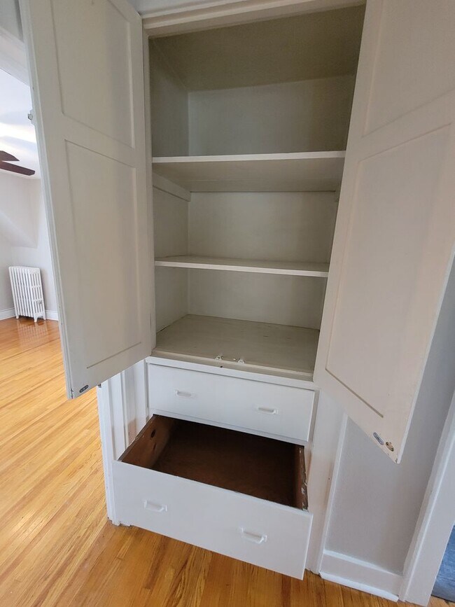 Building Photo - Beautiful Cedar Falls Home