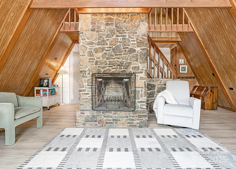 Building Photo - 826 Shumont Rd