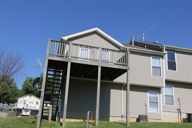 Building Photo - Town Home in Holt, MO