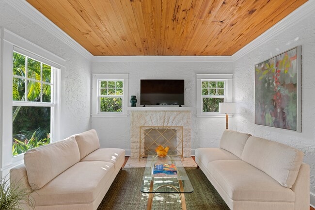 Building Photo - 727 Claremore Dr