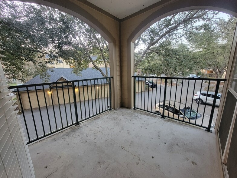 Building Photo - 7800 Point Meadows Dr