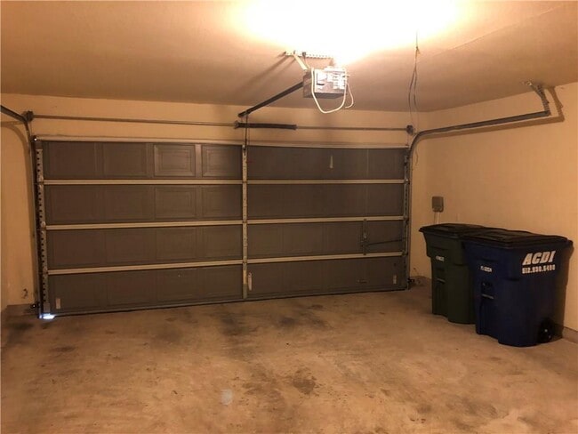 Building Photo - 711 Encanto Dr