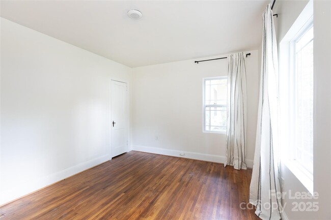 Building Photo - 3440 Oakwood Ave