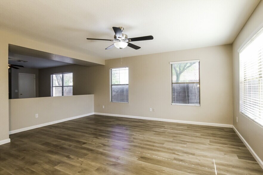 Building Photo - 3649 E Constitution Dr