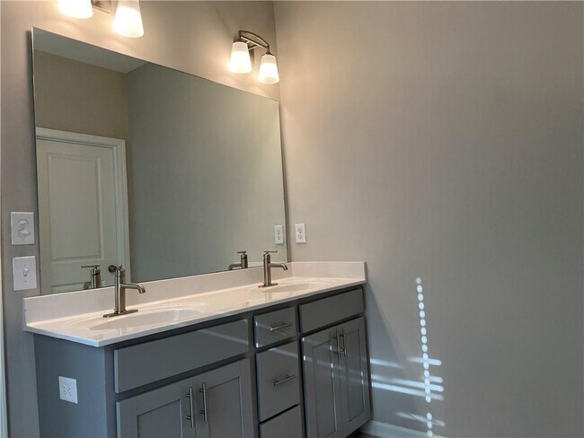 Building Photo - 363 Commons Ave