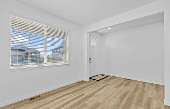 Building Photo - Private bathroom room 5