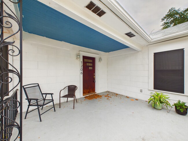 Building Photo - 1206 E 30th St