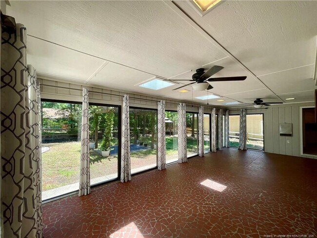 Building Photo - 1710 Chateau Cir