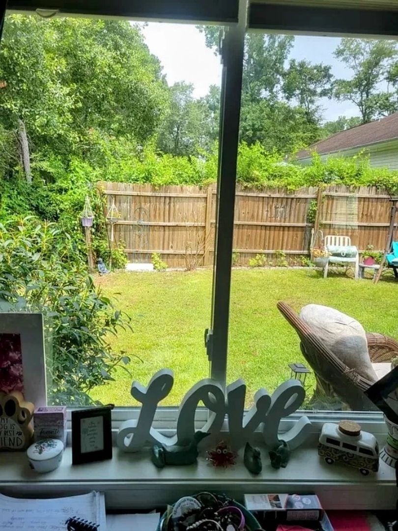 Building Photo - 85 Bridle Way