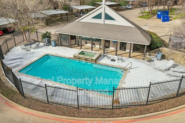 Building Photo - 2506 Wedglea Dr