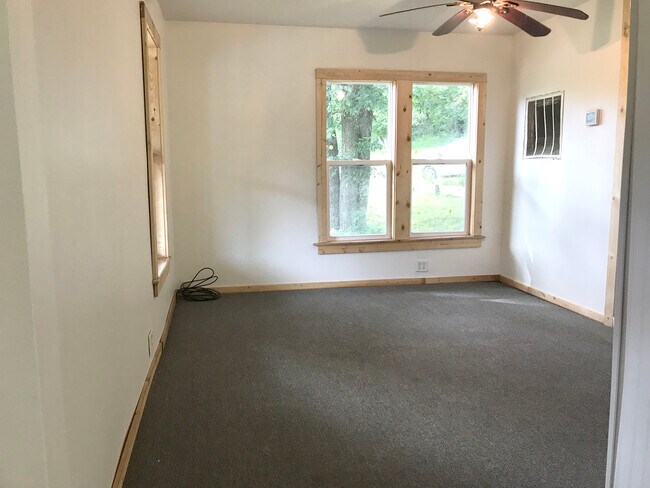 Building Photo - 1374 E Canal St