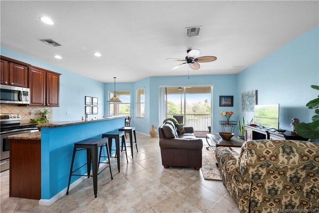 Building Photo - 691 SW Glen Crest Way