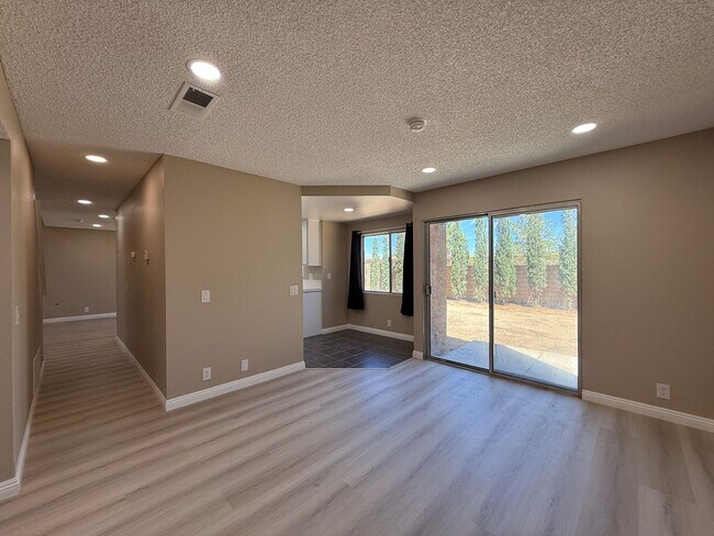 Building Photo - 317 Camino Real Ave