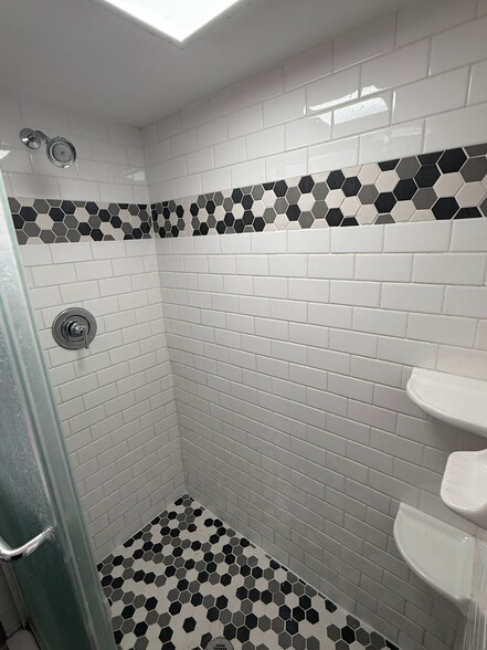 Building Photo - 5153 S Oak Park Ave