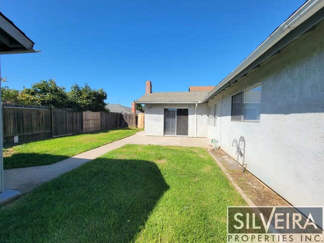 Building Photo - Charming 3 bed 2 bath home in Santa Maria