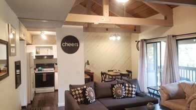 Building Photo - Charming Fully Furnished 2 Bed, 2 Bath Con...